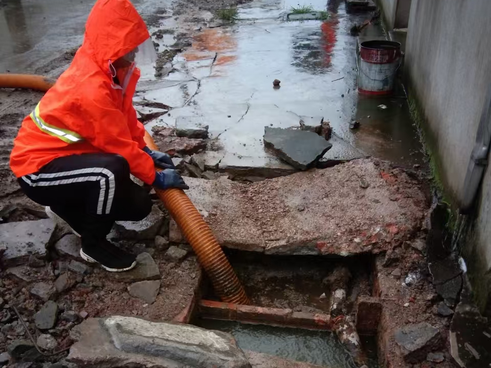 湖北专业清理污水池 炜誉市政以规范流程守护城市 “肠道”