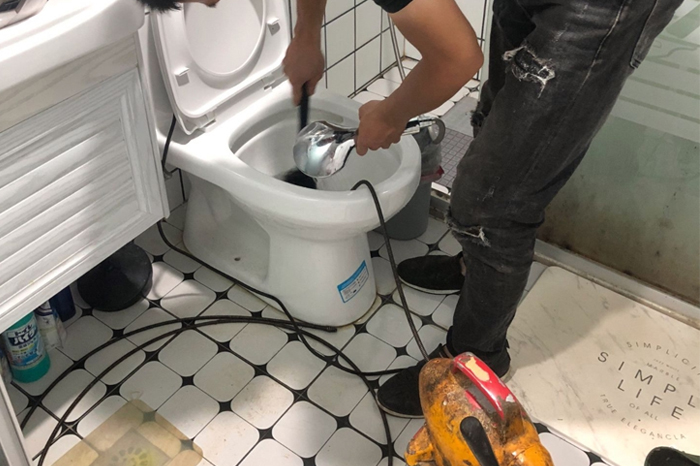湖北马桶堵塞自己疏通还是找师傅?专业上门服务让你省时更省心